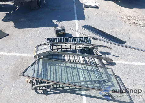 1990 Jeep Cherokee Laredo z USA, uszkodzony, nr VIN 1J4FJ58L7LL218582